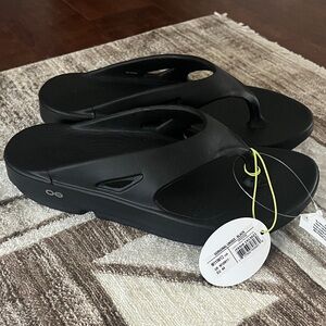 OOFOS Black Comfort Sandals
